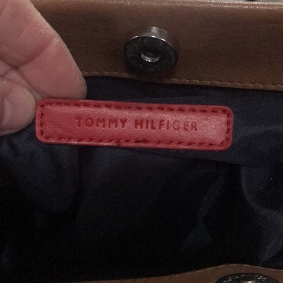 Tommy Hilfiger American Classic Purse - inside zipper and 4 outside comp… - Picture 16 of 16